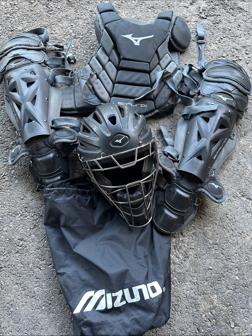 Mizuno Black youth baseball Catcher's Gear size 14” Set with helmet Carry Bag